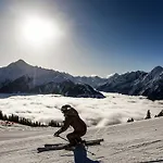 Steinbock - Ski-in & Ski-out Апартаменты *