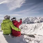 Steinbock - Ski-in & Ski-out Apartment Tux