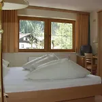 Steinbock - Ski-in & Ski-out Apartment *